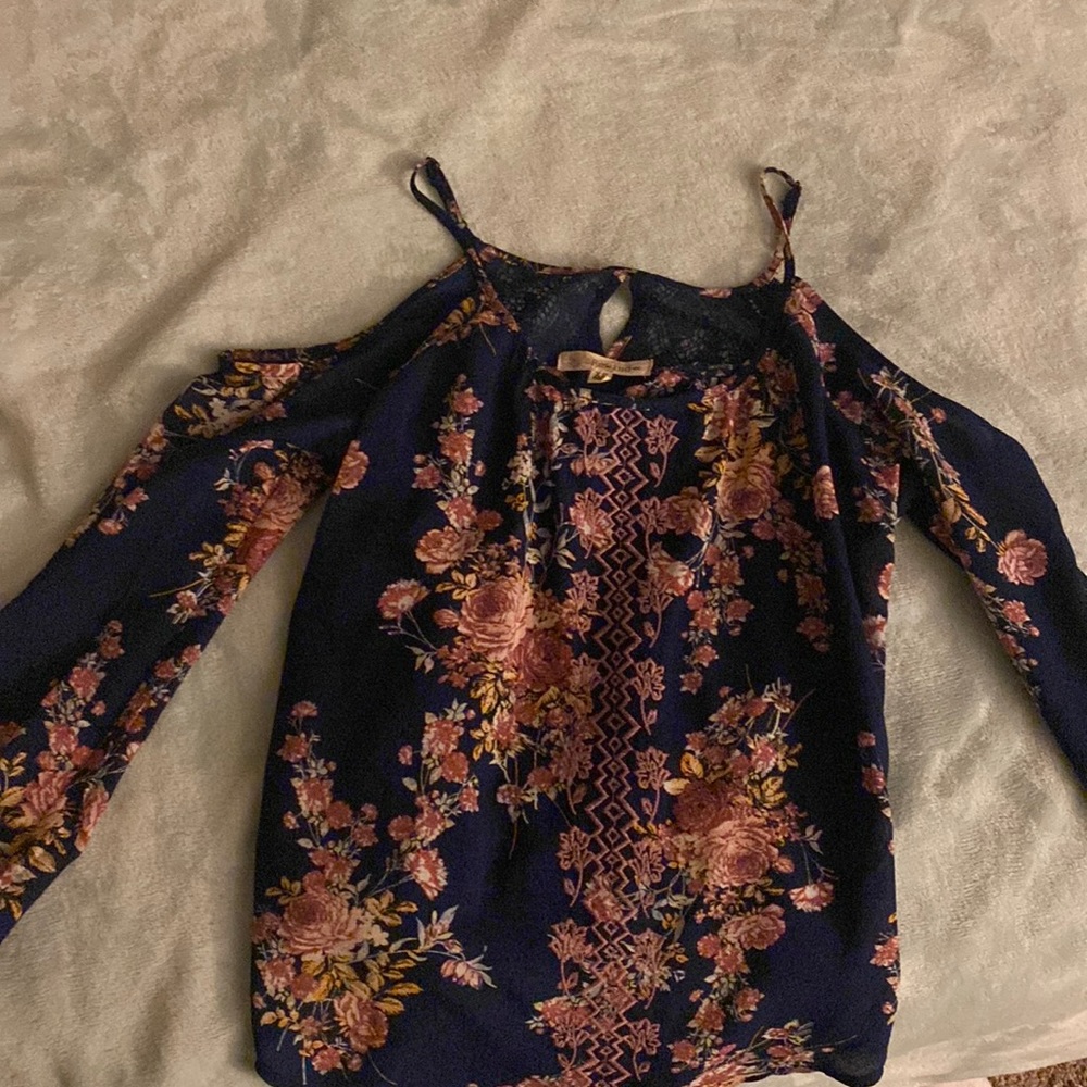 Cold shoulder blouse, XS
